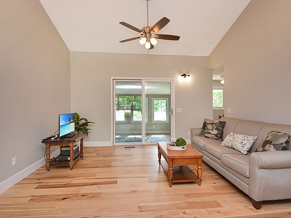 5th image of 104 S Williamsburg Dr