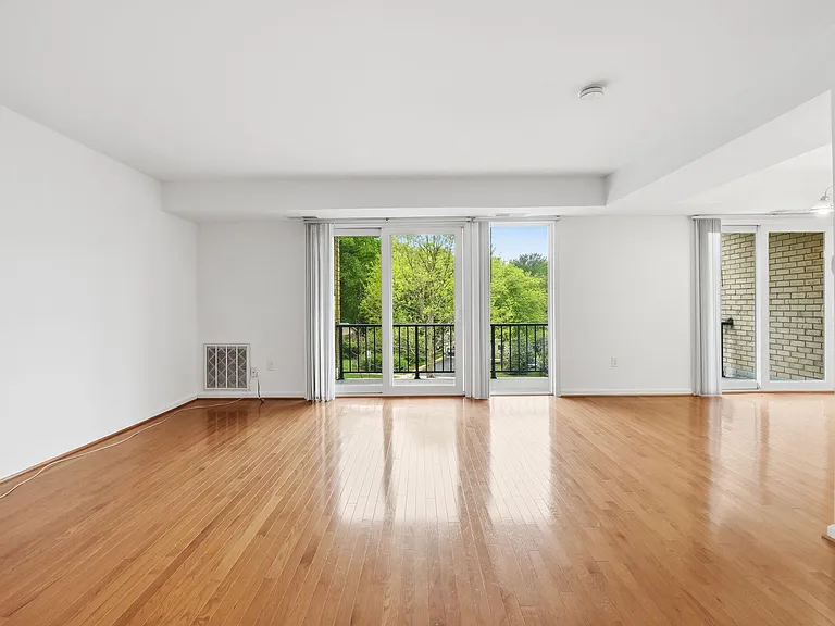 5578 Burnside Dr #5 — Photo 5