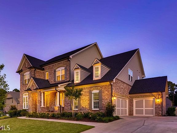 2nd image of 224 Briar Hollow Ln