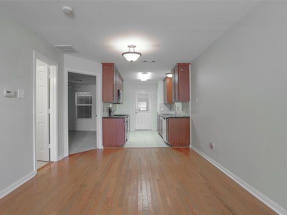 5th image of 11905 Algonquin Dr Unit 1