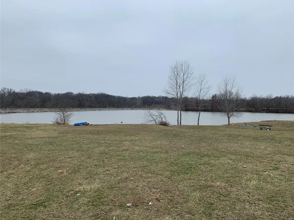 4 Arthurs Ct, Troy, IL 62294