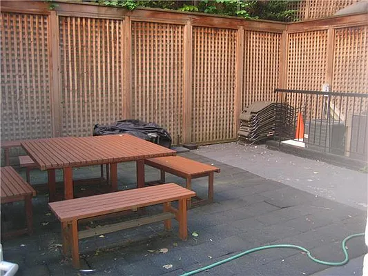 Sold by R New York | media 7