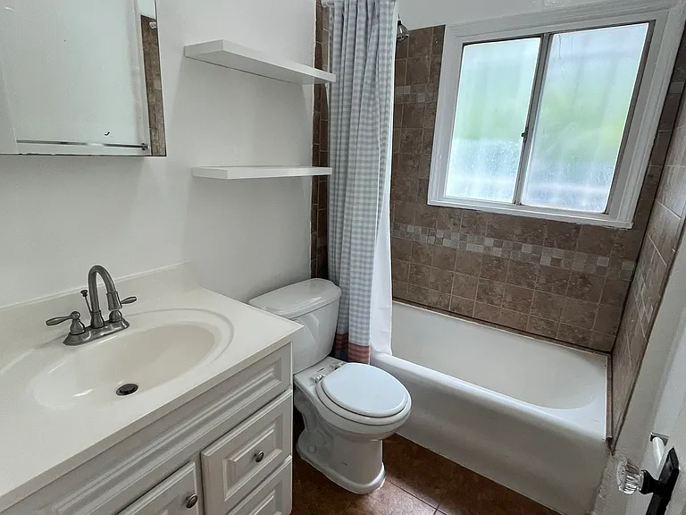 1121 N Kenmore Ave #106 — Photo 10