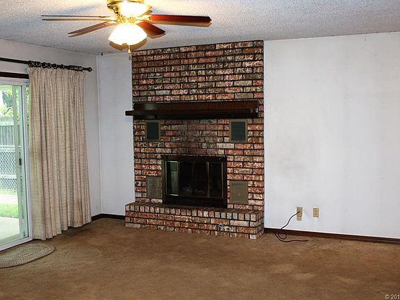 5th image of 715 E Comet St