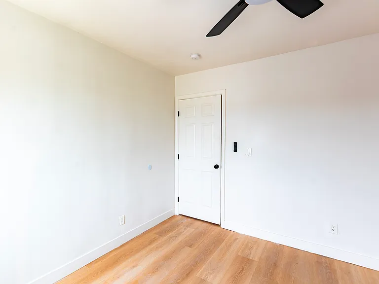 780 E Walton St #B — Photo 12