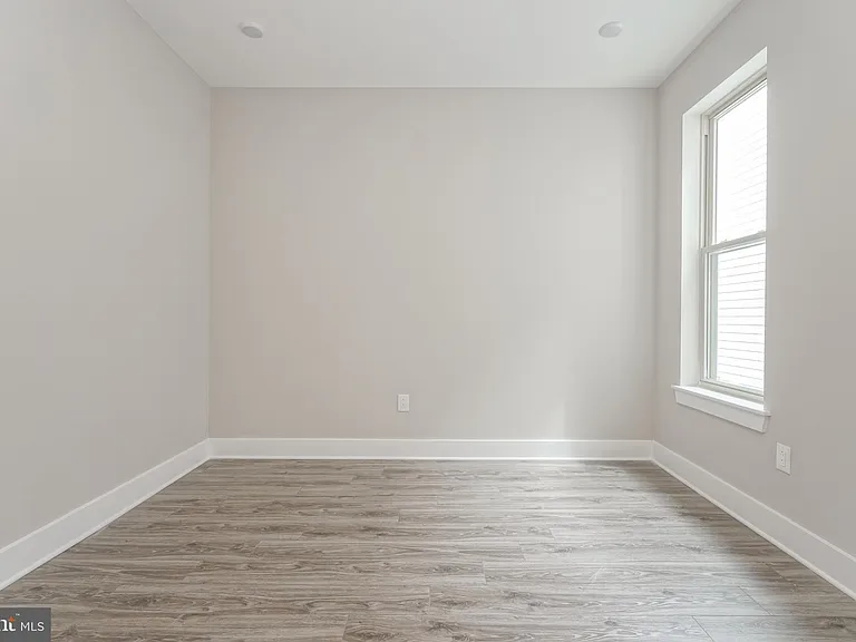 2162 E Norris St #402 — Photo 6