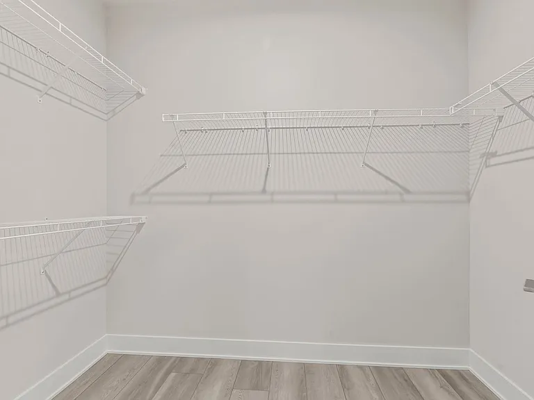 701 Brewster Aly — Photo 16