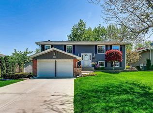 1255 Mayfield Ln, Hoffman Estates, IL 60169
