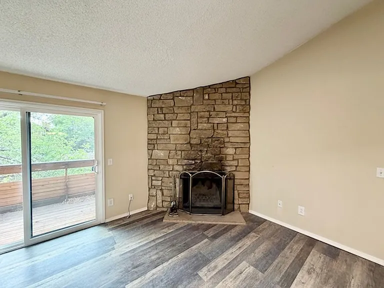 337 Wright St #302 — Photo 9