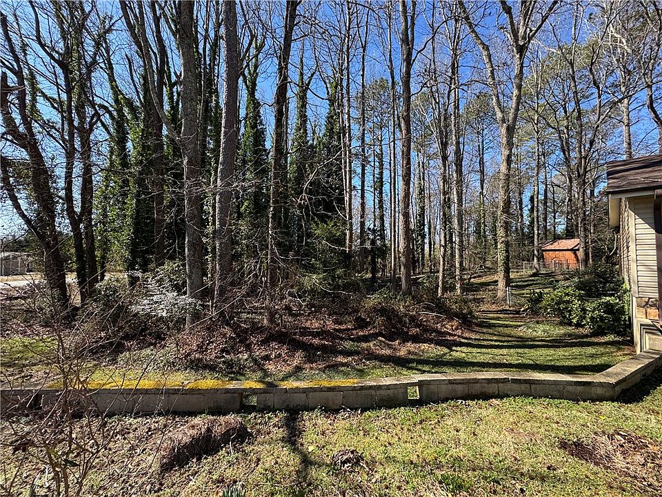 2nd image of 204 Woodoak Dr