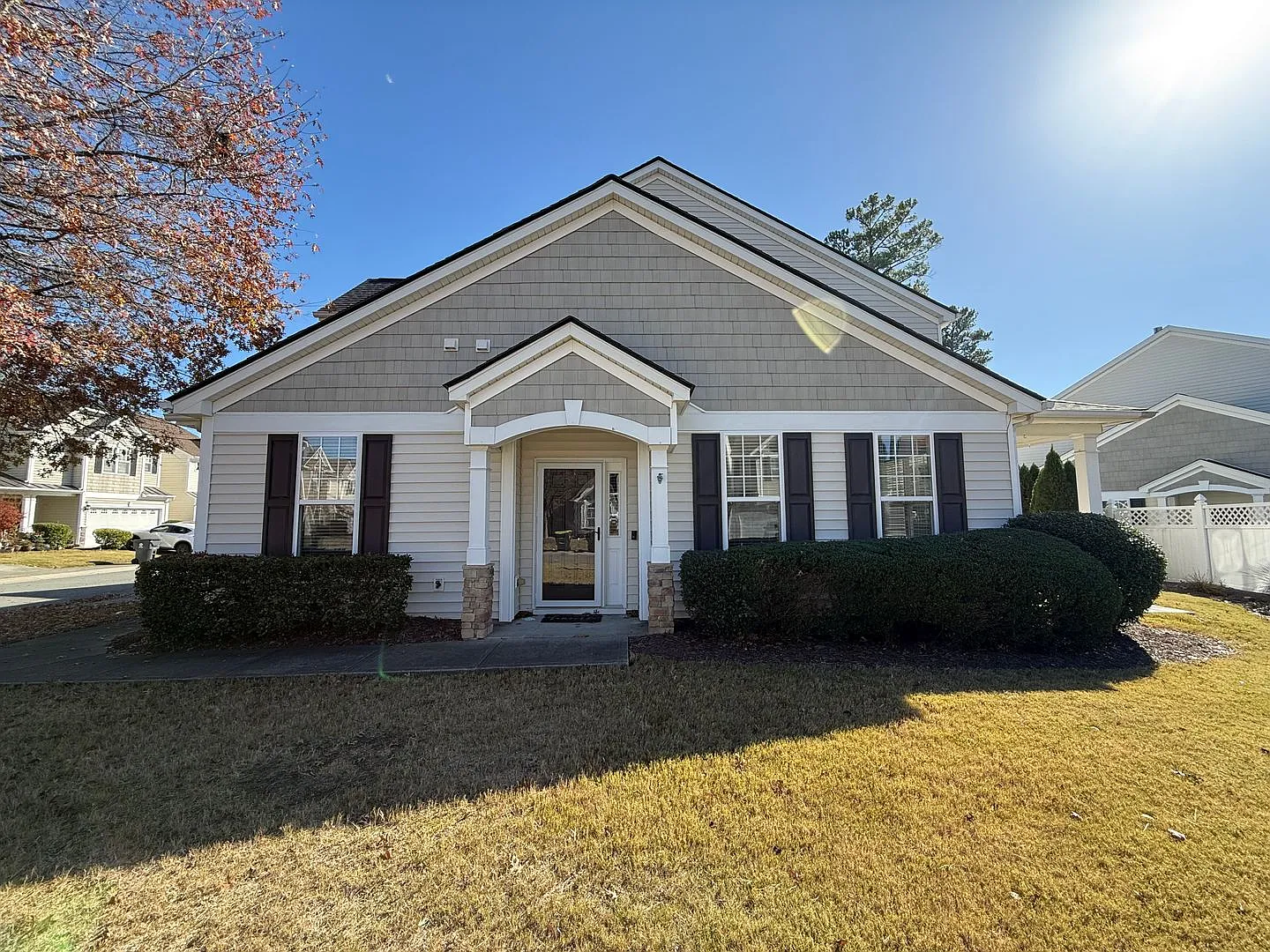 Stunning 2BD, 2.5BA Morrisville Home in a Prime Location Near Interstates, RDU Airport, and RTP — Photo 2