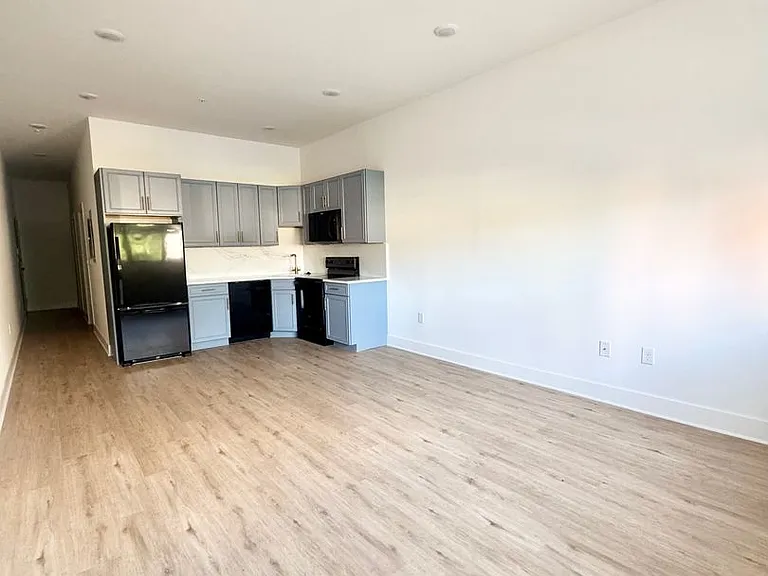 1422 N 8th St — Photo 28
