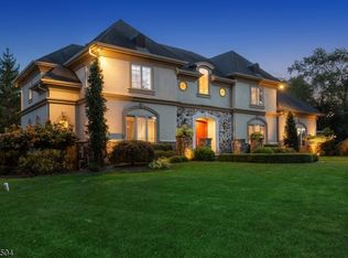 19 Trafalgar Dr, Livingston, NJ 07039