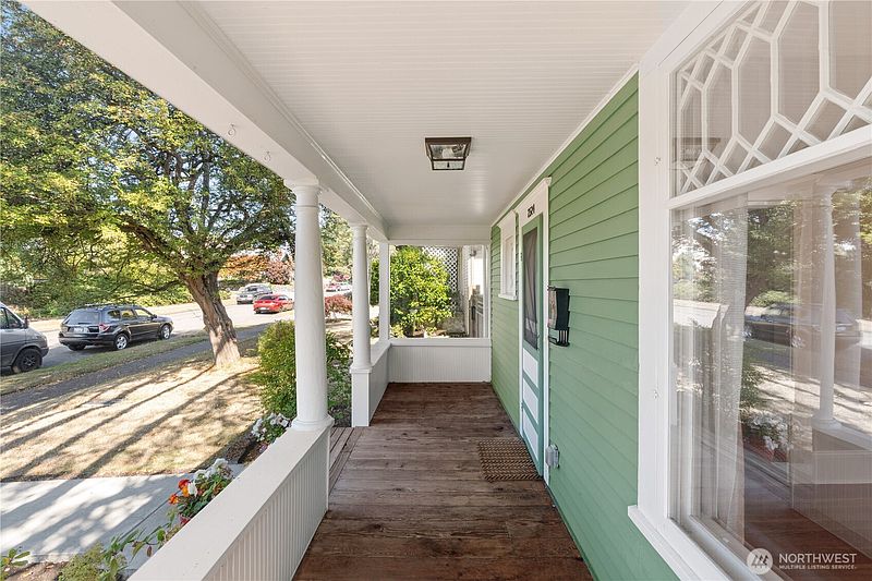 3rd image of 2524 Franklin Street