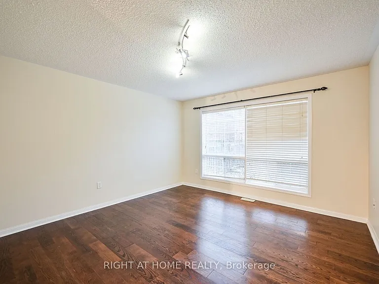 842 Luxton Dr — Photo 7