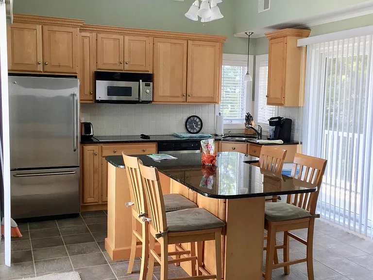 Floor 2 Kitchen with Peninsula