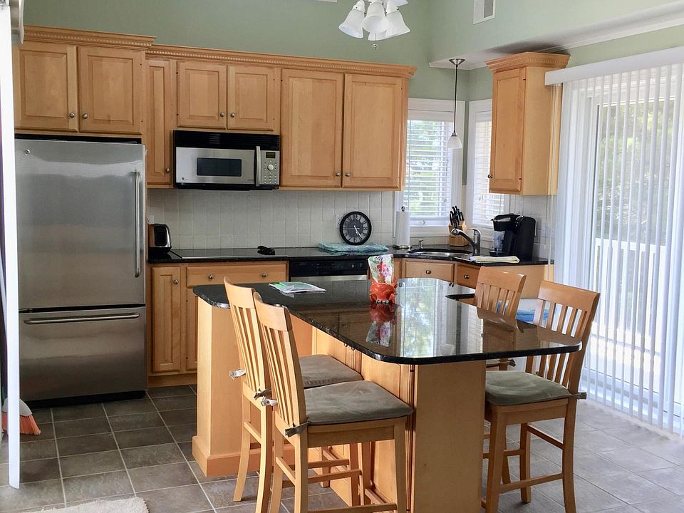 Floor 2 Kitchen with Peninsula