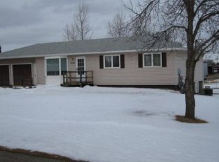 5215 4th St SW, Minot, ND 58701