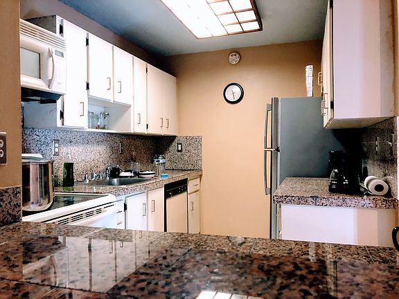 3rd image of 20680 NE 4th Ct APT 101