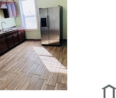 5th image of 4414 Clarence Ave #A