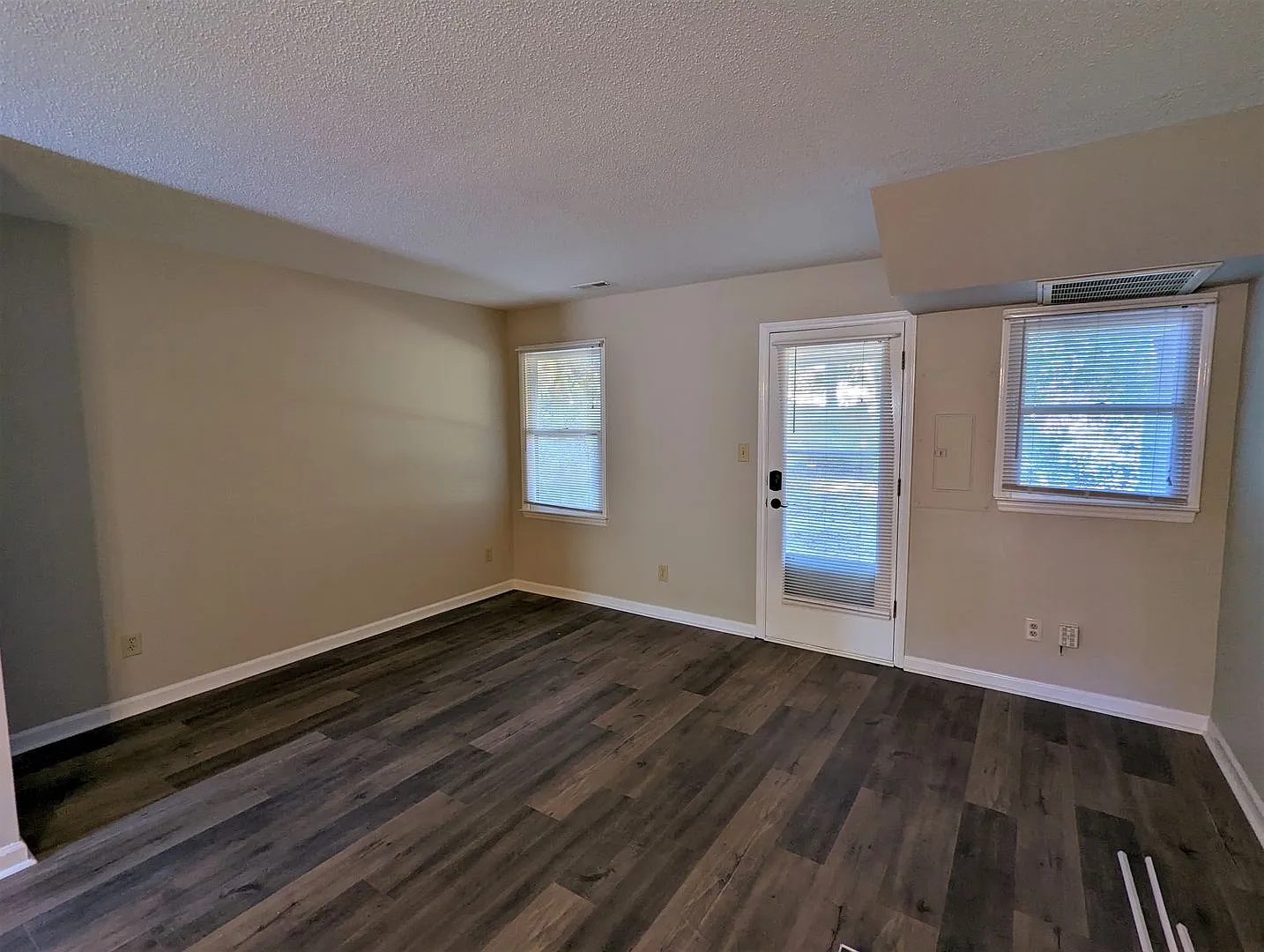 502 Forest Drive — Photo 3