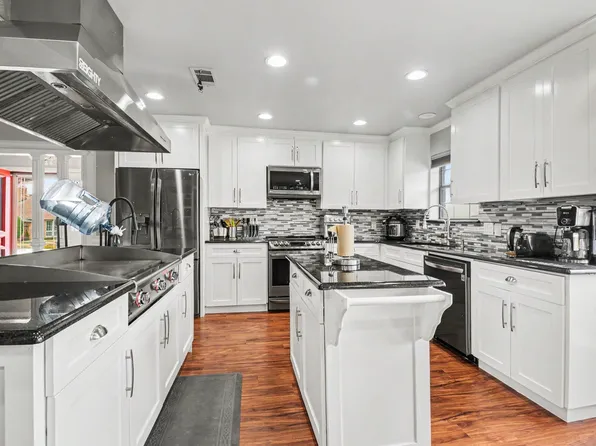 2212 Southern Ct, Carrollton, TX 75006