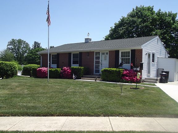 4th image of 412 Sacred Heart Ln