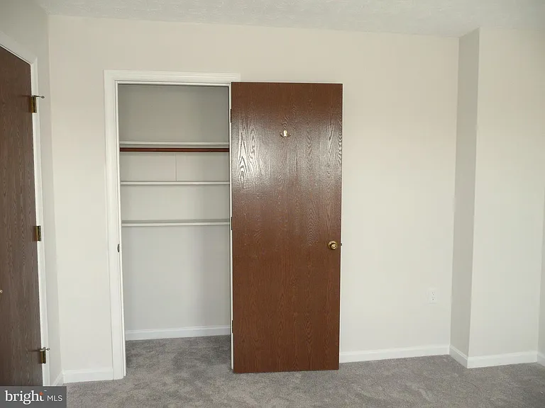 255 Waterford Ln — Photo 16