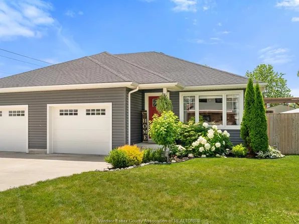 1023 Oak Ave, Kingsville, ON N9Y 3T5