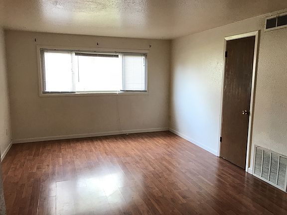 3rd image of 815-835 N Davis St #815-3