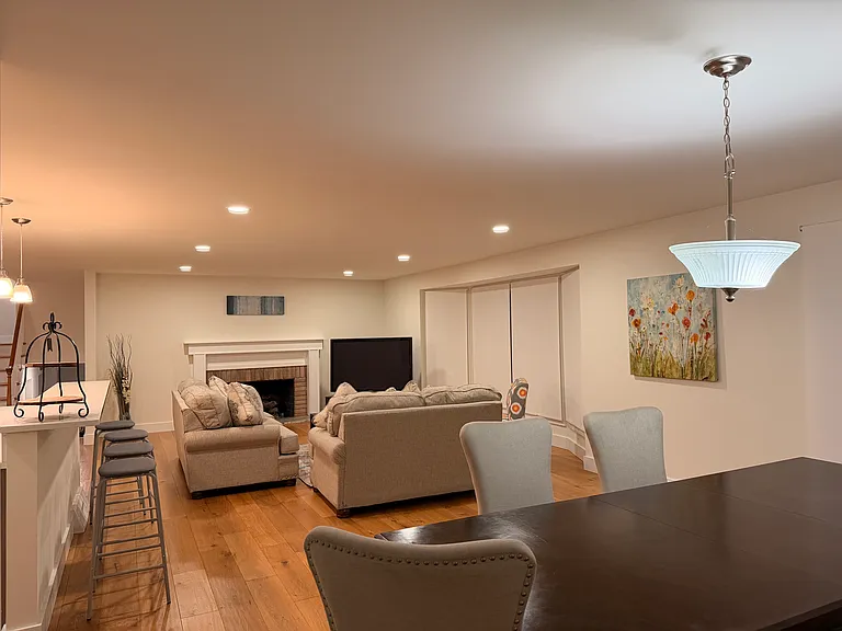 745 Hawthorne Dr — Photo 8