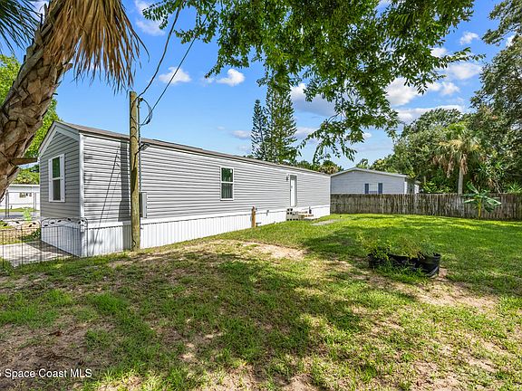 3rd image of 7011 Fern Dr