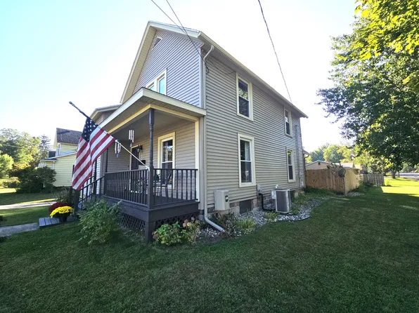 1002 S Broadway St, Hastings, MI 49058