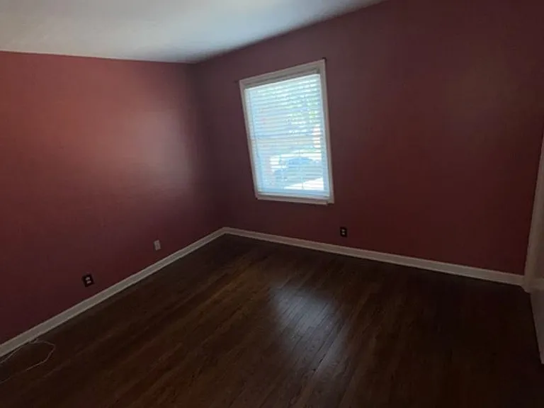 102 Hampton Dr — Photo 7