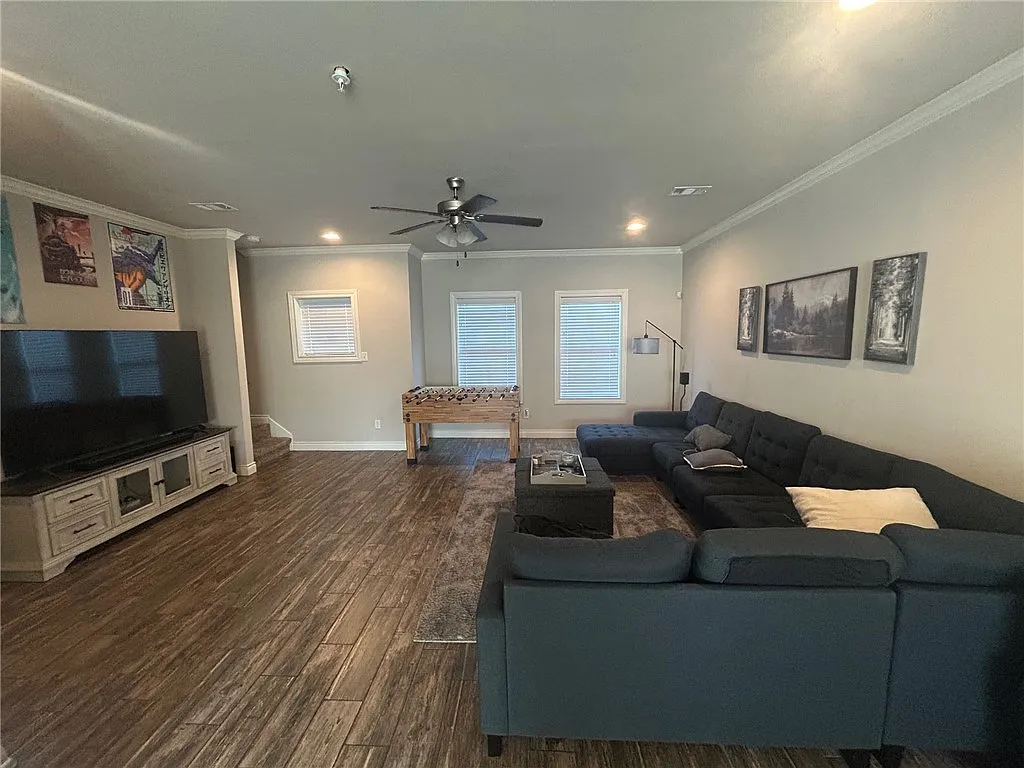 4 bed, 1758 sqft, $3,250 — Photo 3