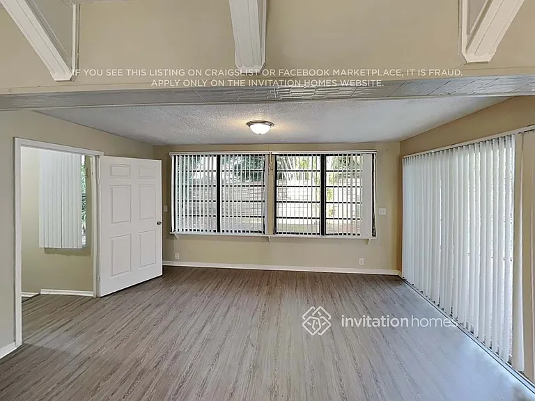 2608 SW 34th Ave — Photo 5