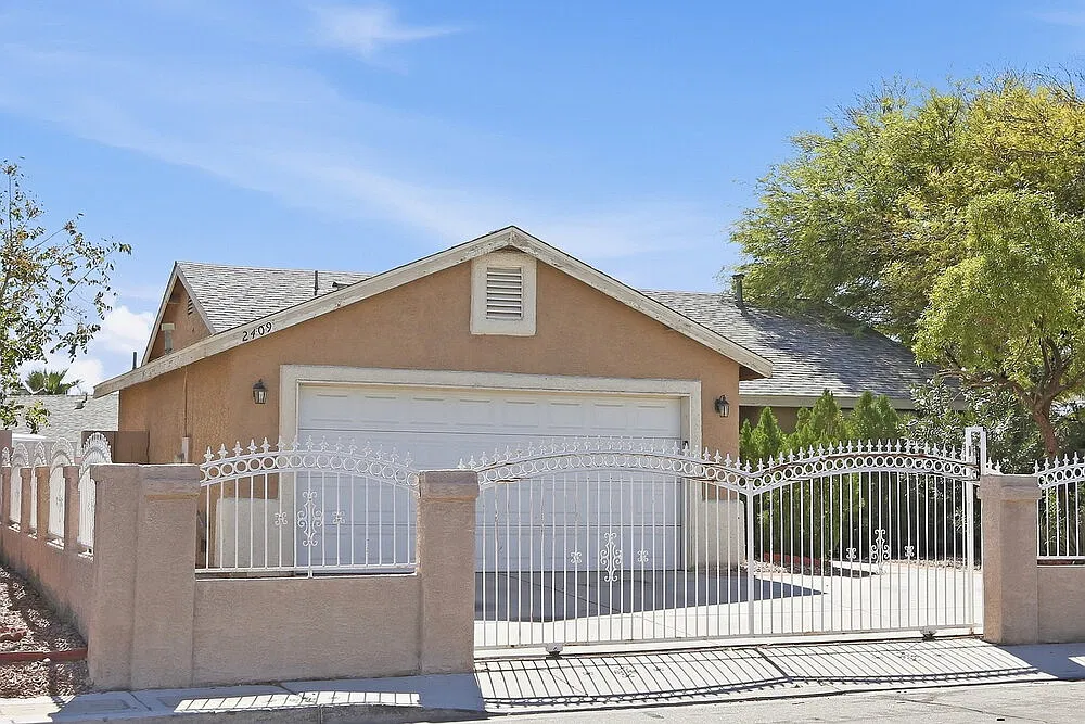 4 bed, 2.0 bath, 1342 sqft, $2,110 — Photo 3