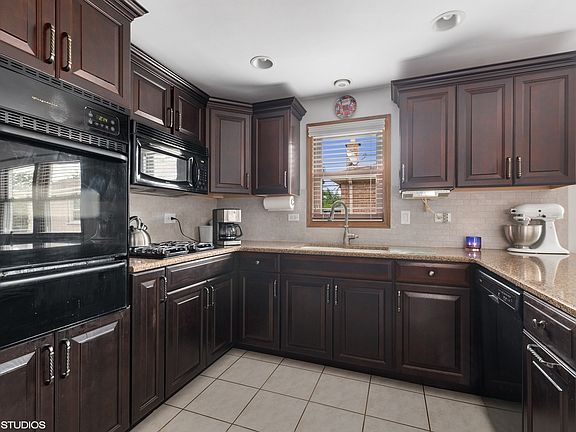 3rd image of 3120 W 118th St