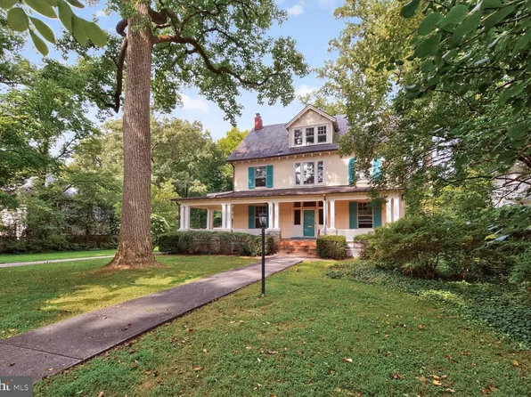 5906 Cedar Pkwy, Chevy Chase, MD 20815
