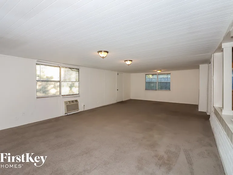 16310 Forest Bend Ave — Photo 8