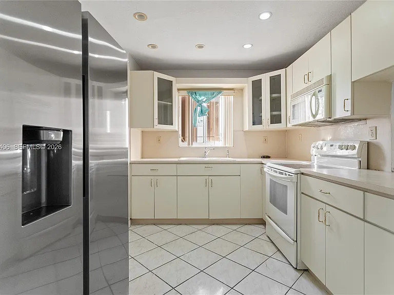 3521 NW 18th Pl — Photo 16