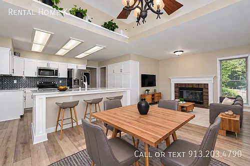 Large 2-Story with Awesome Kitchen, Finished basement, Fenced yard #15730 — Photo 4