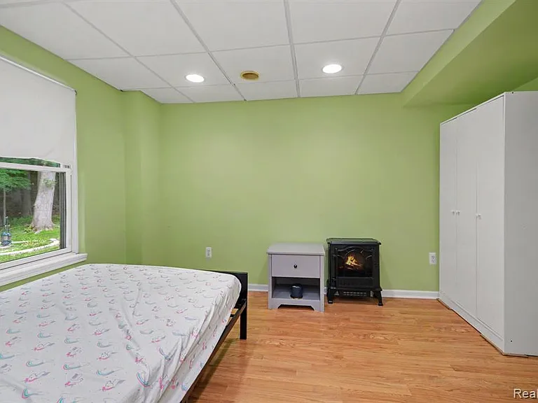 425 Thornridge Ct — Photo 25