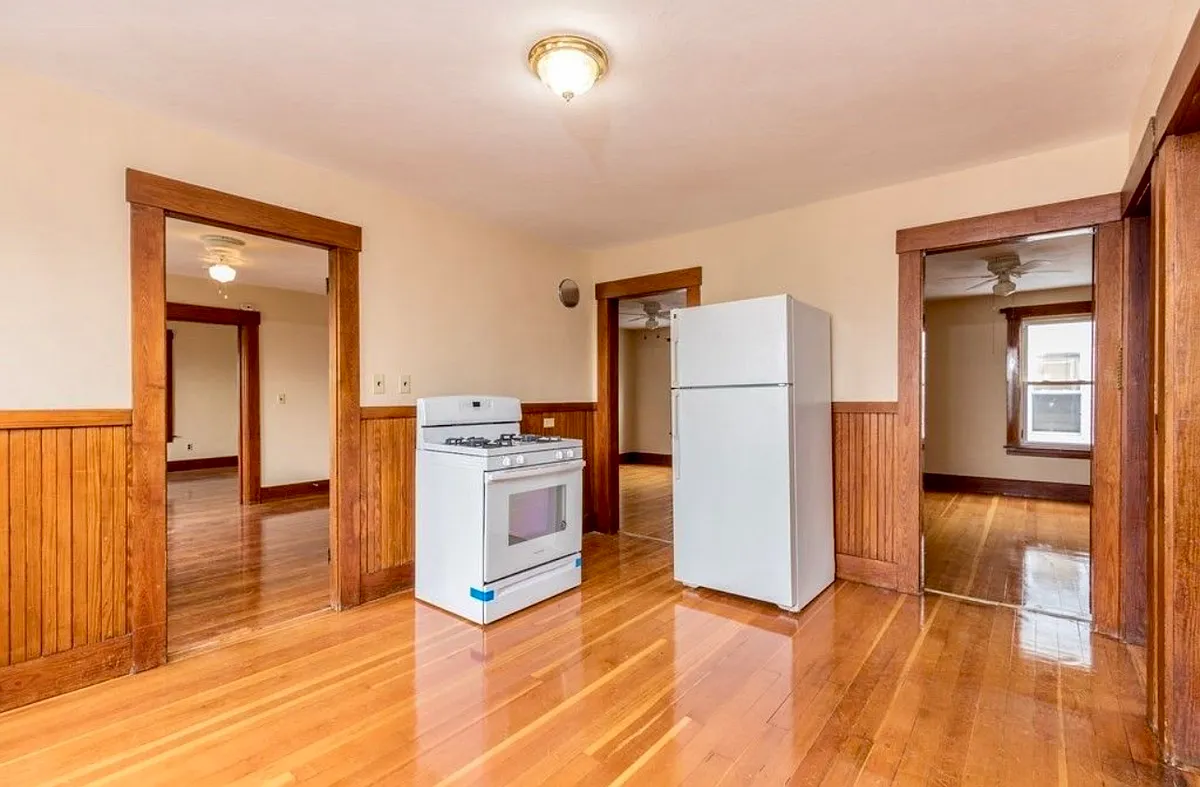 Building Photo - 53-55 Nichols St #4
