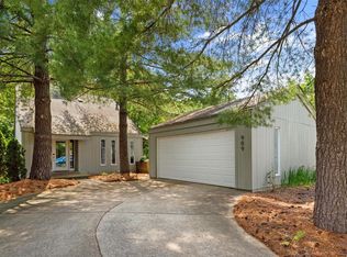 909 Woodside Village Ln, Manchester, MO 63021