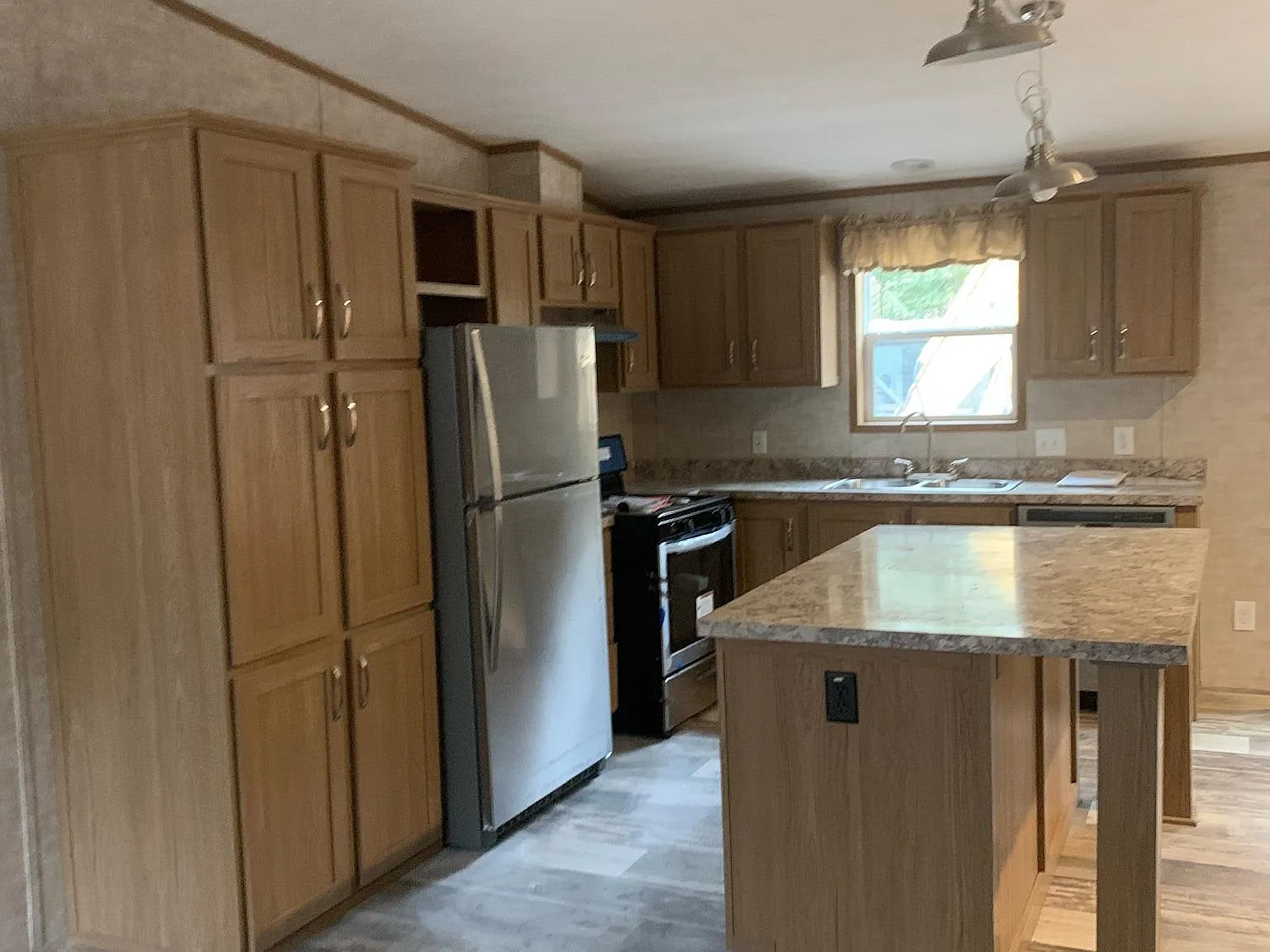 3 bed, 1200 sqft, $2,500 — Photo 3