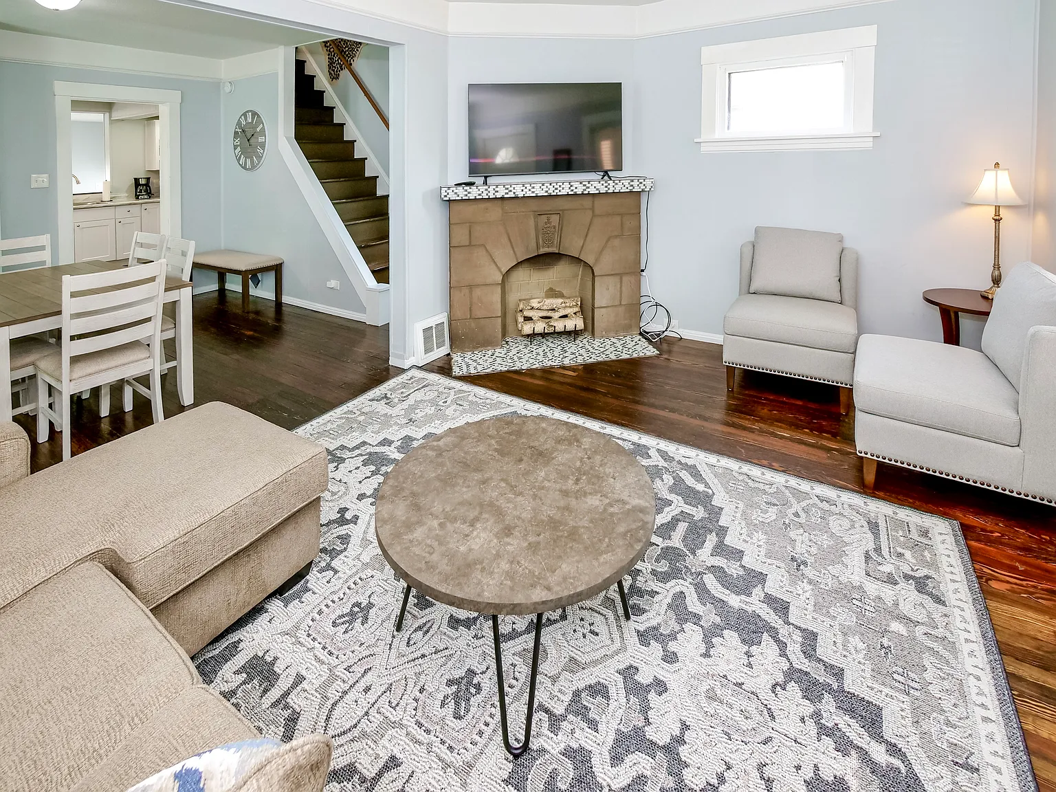 4225 Clybourne Ave photo 1