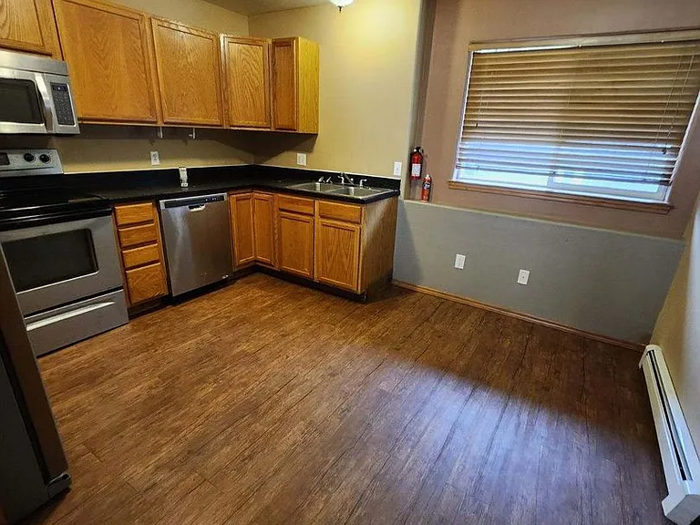 2409 Leo Ave — Photo 6