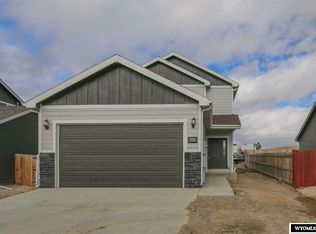 6052 Overlook Way, Mills, WY 82604