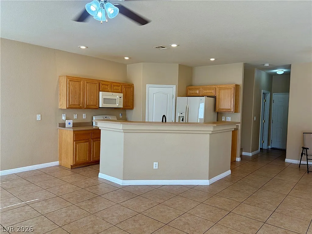 3 bed, 2.5 bath, 1685 sqft, $1,850 — Photo 2